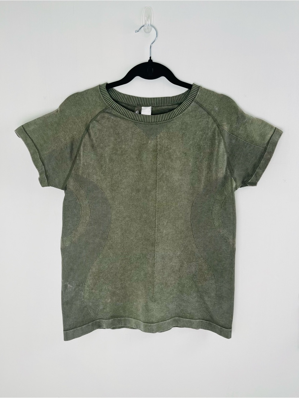 Short Sleeve Crew Tee in Olive by
